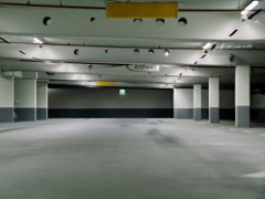 Überdachtes Parkhaus (Symbolbild)